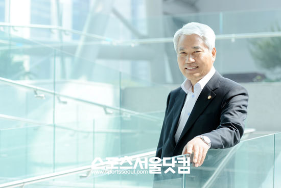 민주통합당 백군기 의원은 어머니의 가르침대로 '정직한 삶'을 살고자 노력했다. 그 결과 군인으로서 최고의 자리인 4성 장군까지 올랐다. 그러나 백 의원은