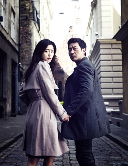 영화 '베를린'의 하정우, 전지현 미공개 커플 화보가 공개됐다. / 사진제공=CJ엔터테인먼트