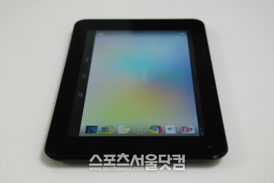 아이리버가 출시한 20만원대 저가 태블릿 '와우탭(WOW TAB)'./ 황원영 기자