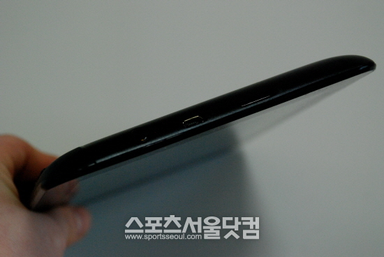 와우탭은 전체적으로 둥그스름한 곡선형의 디자인을 갖고 있다. 