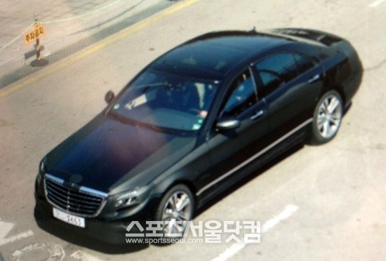 



메르세데스-벤츠 신형 2014 S-클래스의 스파이샷이 국내에서 처음 포착됐다./최진석 기자