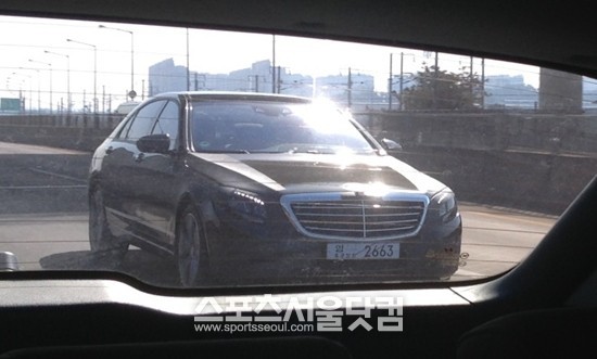 



메르세데스-벤츠 신형 2014 S-클래스 전면부 스파이샷. /배정한 기자