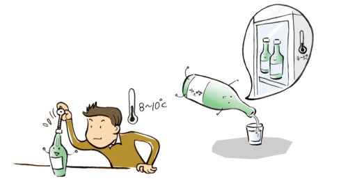 소주와 맥주를 장기간 보관하기 위해서는 적정한 온도를 유지해야 하며, 냉동보관은 피해야 한다.