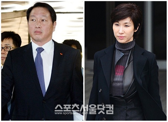 최태원(왼쪽) 회장 항소심 첫 공판이 열린 지난 8일 그의 부인인 노소영 관장이 재판장을 찾았다.