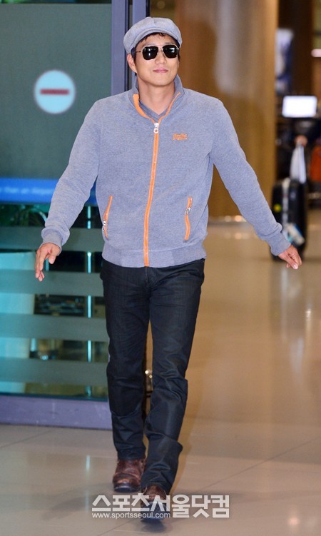 



한국계 할리우드 배우 성 강(강성호·41)이 영화 '분노의 질주:더 맥시멈'의 홍보활동을 위해 9일 오후 인천국제공항을 통해 귀국하고 있다./인천국제공항=남윤호 기자