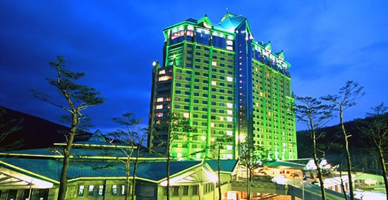 복합레저단지를 표방하는 강원랜드의 수입 대부분이 카지노에 편중된 것으로 나타나면서 기타 부대시설이 제구실을 못하고 있는 것 아니냐는 비판이 일고 있다. / 사진 = 강원랜드 홈페이지