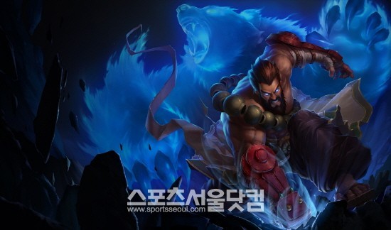 라이엇 게임즈는 17일 리그 오브 레전드의 신규 초월급 스킨인 '정령 수호자 우디르'를 출시했다고 밝혔다. / 더팩트 DB
