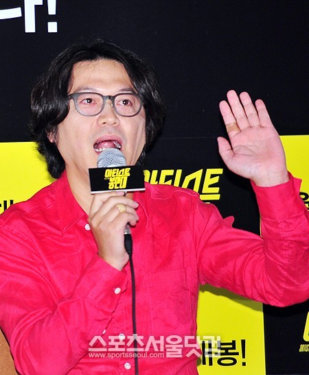 봉만대 감독이 20일 오후 서울 을지로6가 메가박스 동대문에서 열린 영화 '아티스트 봉만대' 시사회에 참석하고 있다. /이영훈 인턴기자