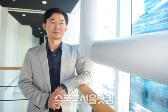 18일 서울 마포구 상암동 CJ E&M 센터에서 만난 케이블채널 tvN 'SNL 코리아' 안상휘 CP가 그간 프로그램을 만들며 있었던 다양한 이야기를 털어놓고 있다./이영훈 인턴기자