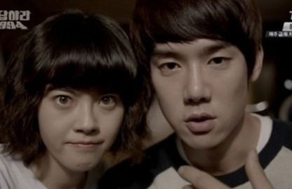 tvN'응답하라 1994'에 매직아이에 빠진 인물들이 방송되면서 '매직아이의 원리'가 누리꾼들의 눈길을 끈다./ '응답하라1994' 방송 화면 캡처