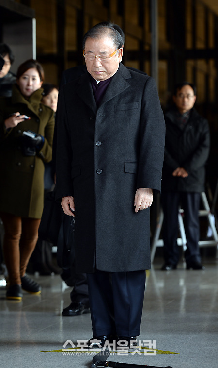 [SS포토] 고개숙인 조석래 회장 - 포토 | 기사 - 더팩트