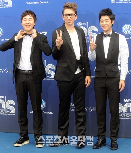 버스커버스커가 장범준(왼쪽)의 결혼과 함께 잠시 활동을 중단하고 멤버들은 개인 활동에 나선다. / 더팩트 DB