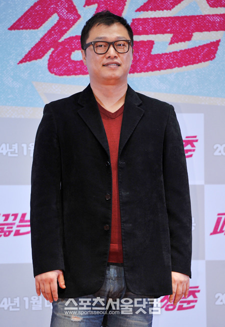[SS포토] 이연우 감독, '피끓는 청춘' 잘 부탁합니다!' - 포토 | 기사 - 더팩트