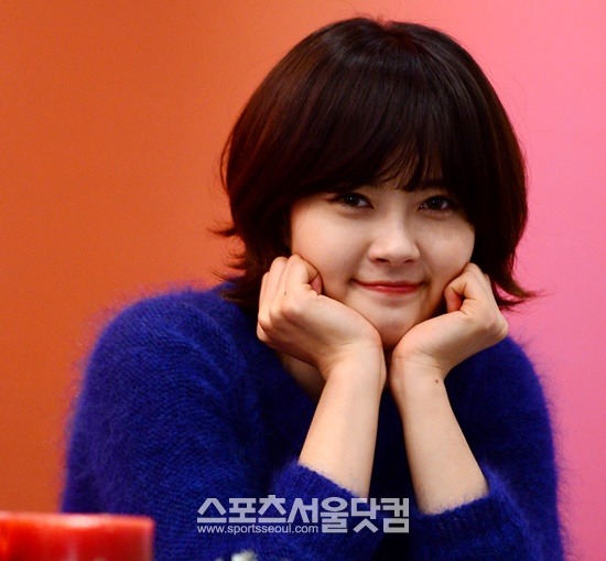 고아라는 부상을 입은 오른쪽 발목 치료를 병행하며 가족과 오붓한 시간을 보내고 있다. / 더팩트DB