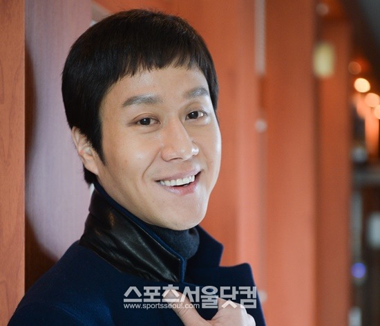 정우는 고향 부산행을 다음으로 미룬 채 스케줄을 소화하고 있다. / 더팩트DB