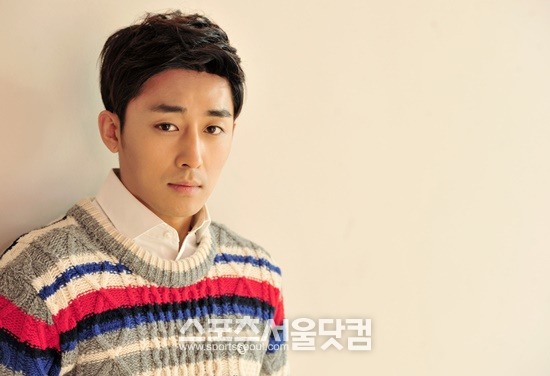 손호준은 드라마 촬영과 뮤지컬 일정이 있어 고향을 방문하지는 못했지만 미리 상경한 부모와 즐거운 시간을 가졌다. / 더팩트DB