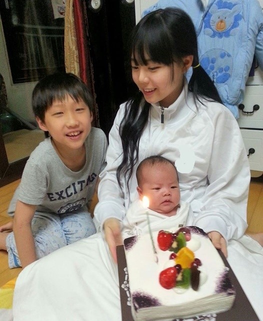 홍영기가 30일 페이스북을 통해 출산 소식을 전하자 그의 남자 친구 이세용도 덩달하 화제가 되고 있다./ 홍영기 페이스북