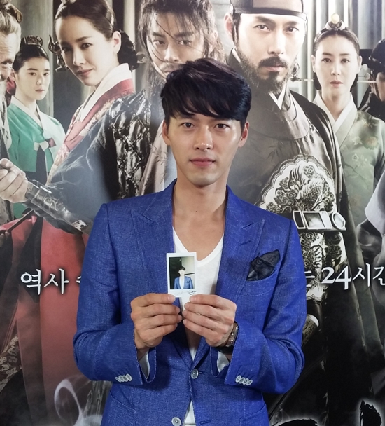 '역린', 300만 눈앞…현빈+조정석+한지민 사진 선물 - 연예 | 기사 - 더팩트