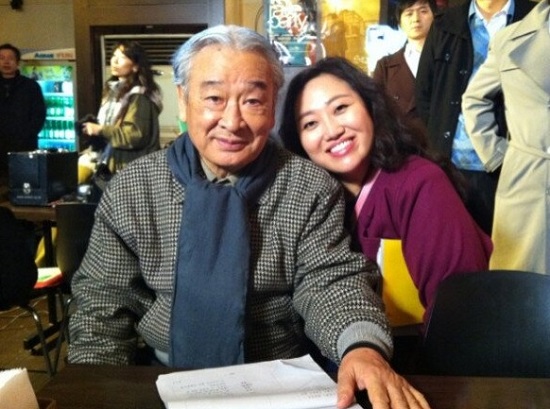 박준면(오른쪽)이 가수로 데뷔했다. / 박준면 트위터