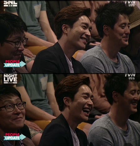 가수 조성모가 7일 오후 방송된 케이블채널 tvN 'SNL 코리아' 방청석에서 깜짝 포착됐다./'SNL 코리아'방송 캡처