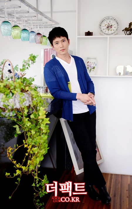 지성은 '좋은 친구들'에서 현태 역을 맡아 캐릭터 연구에 열과 성을 다했지만, 자신의 연기에 만족스럽지 않다고 솔직히 대답했다./김슬기 기자