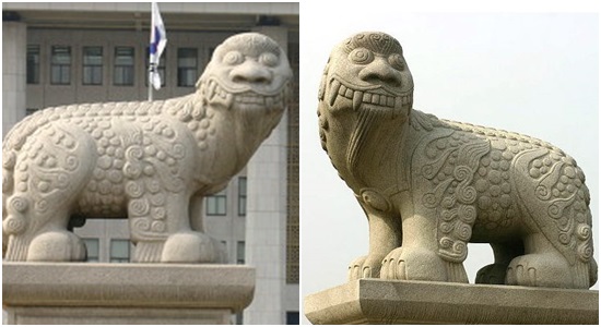 국회 해태상은 암수의 구별이 있다. (왼쪽) 국회 본청을 바라보고 왼쪽에 있는 해태상은 수컷, 오른쪽은 암컷이다./ 사진 출처=온라인 커뮤니티