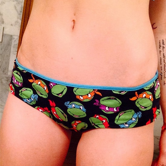 마일리 사이러스가 공개한 팬티를 입은 사진./마일리 사이러스 인스타그램