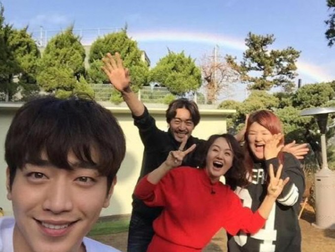 서울에 뜬 무지개 - 파이낸셜뉴스 서울 하늘 무지개 본 '룸메이트' 멤버들, 무지개 만큼이나 '활짝' 미소 - 연예 > 기사 – 더팩트” style=”width:100%” title=”서울 하늘 무지개 본 ‘룸메이트’ 멤버들, 무지개 만큼이나 ‘활짝’ 미소 – 연예 > 기사 – 더팩트” loading=”lazy”><figcaption>서울 하늘 무지개 본 ‘룸메이트’ 멤버들, 무지개 만큼이나 ‘활짝’ 미소 – 연예 > 기사 – 더팩트</figcaption></figure>
<figure><img decoding=