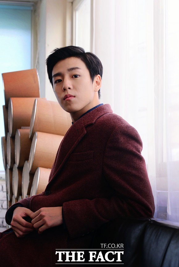이현우는 <더팩트>와 인터뷰에서 '노력파' 김우빈의 연기 열정을 칭찬했다./김슬기 기자