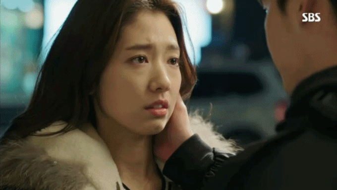 '이상적인 키 차이!' 이종석 박신혜의 키스신은 두 사람의 키 차이 때문에 더욱 아름다웠다는 평가가 있었습니다. / SBS '피노키오' 캡처