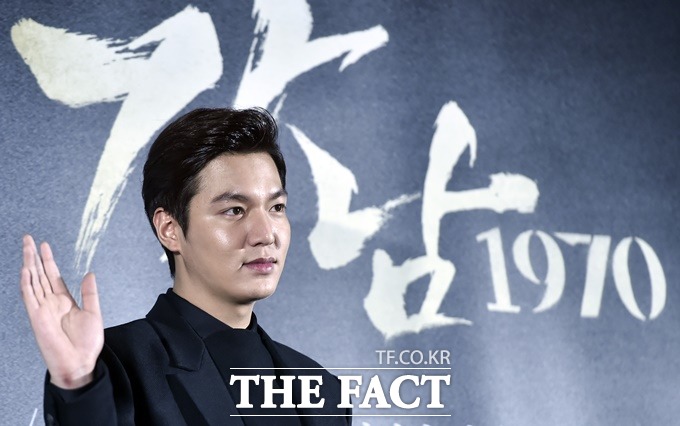 0937 33076335 48 35253237 7687 1970