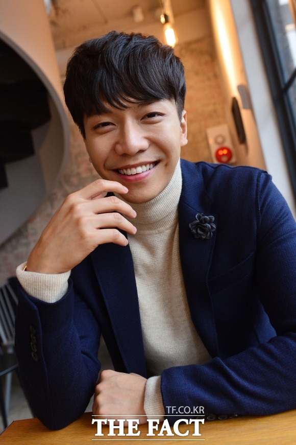 이승기는 '오늘의 연애' 개봉 후 쏟아지는 호평과 주변인들의 칭찬에 기분이 좋은 듯 미소를 보였다./남윤호 기자 