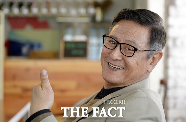 영화 '장수상회'의 주연배우 박근형. 강제규 감독의 신작 '장수상회'에서 주인공 성칠 역을 맡은 배우 박근형이 최근 서울 종로구 삼청동 카페에서 <더팩트> 취재진과 만나 영화에 출연한 소감을 솔직하게 밝혔다./임영무 기자