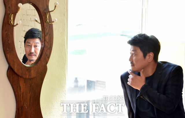 평소 이준익 감독의 팬이었다고 밝힌 송강호. 그는 사도와 영조의 비극적인 스토리를 듣고 배우로서 연기하고 싶은 욕심이 없다면 이상한 일이라고 말했다. /이새롬 기자  