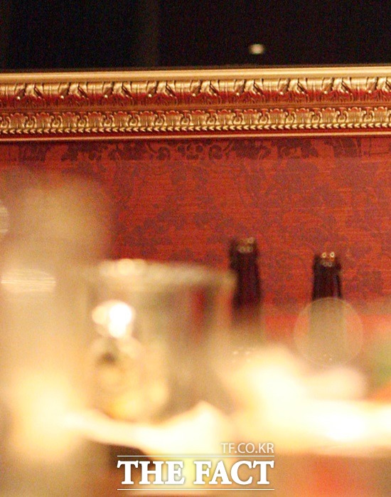 29일 홍대의 한 술집에서 락스가 담긴 물을 먹었다며 글이 인터넷에 올라온 가운데 해당 술집 관계자는 명예훼손이라며 법적대응을 하겠다고 밝혔다. /더팩트 DB