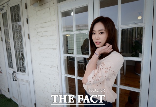 배우 강예원 인터뷰. 영화 '날 보러와요'에서 열연을 펼친 강예원이 <더팩트>와 인터뷰에 앞서 포즈를 취하고 있다. /이효균 기자