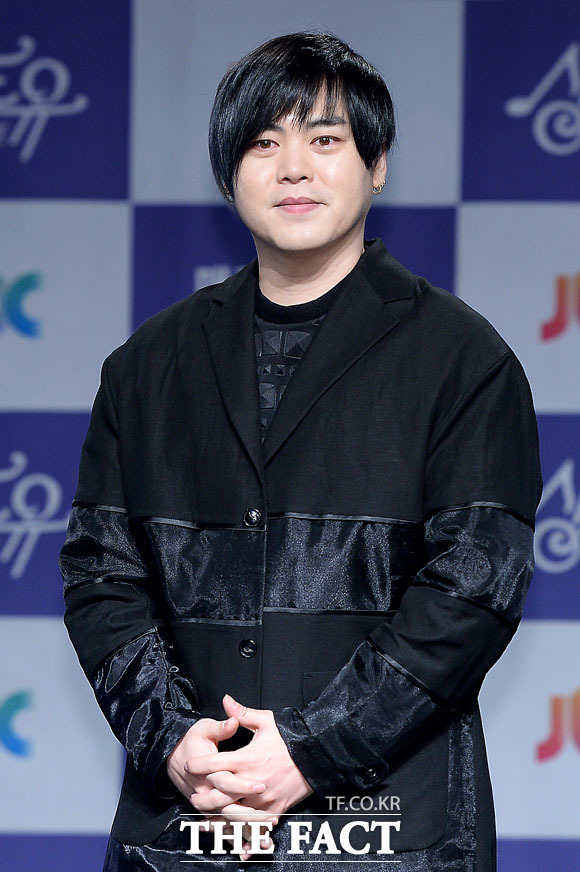 [TF포토] '예비 신랑' 문희준, '이게 바로 행복의 포즈' - 포토 > 기사 - 더팩트