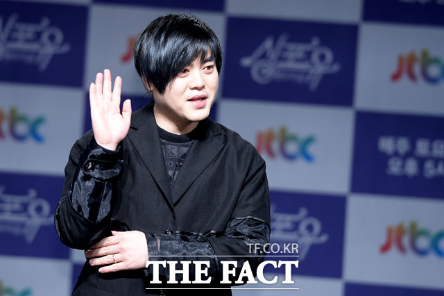 [TF포토] '예비 신랑' 문희준, '이게 바로 행복의 포즈' - 포토 > 기사 - 더팩트