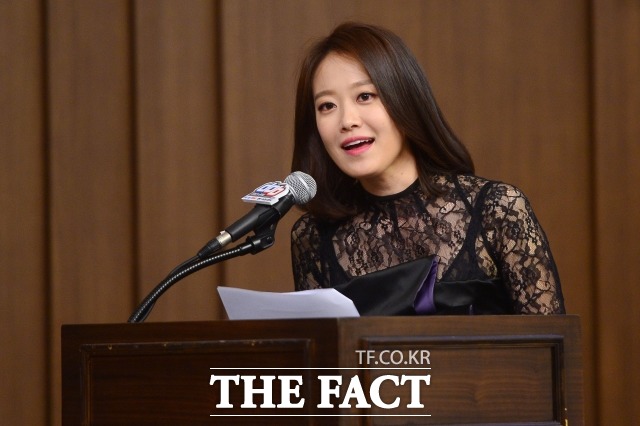 '임신 20주' 방송인 문지애. 방송인 문지애는 18일 열린 그룹 에스에프나인 두 번째 미니앨범 발매 기념 쇼케이스에서 진행자로 나서 태교 방법을 고백했다. /남윤호 기자