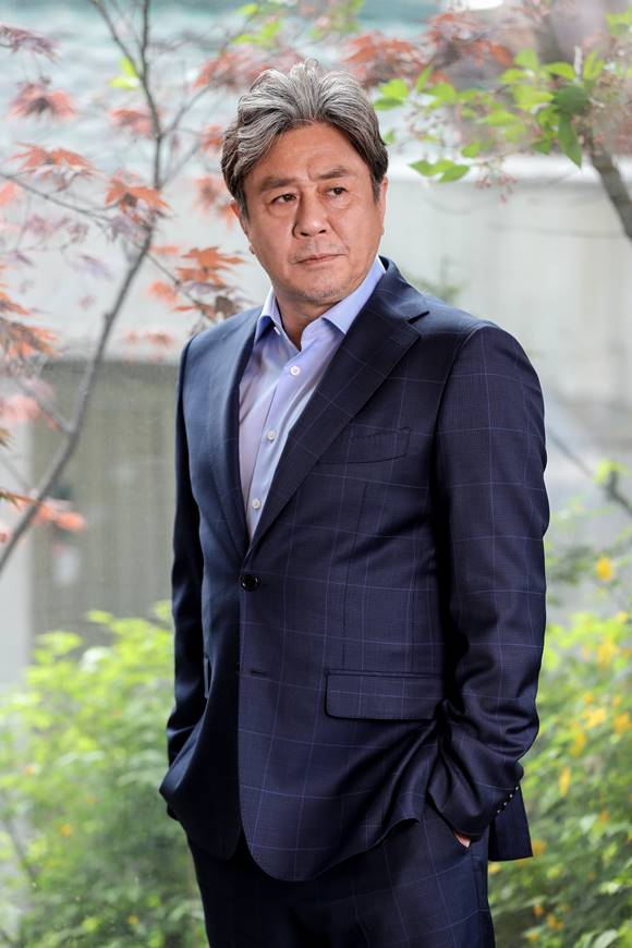 대선 후보들의 TV토론을 봤다는 최민식은 