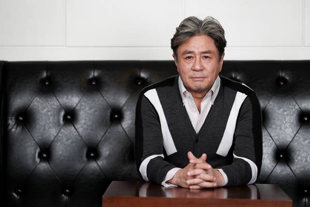 '내가 죽일 놈이지 뭐, 기가 막힌 개사.' 최민식은 극 중 다이나믹 듀오와 랩을 하는 장면에 대해 언급하며 