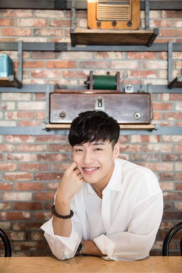 '헌병, 멋지지 않나요?' 입대를 앞둔 강하늘은 MC승무헌병에 자원한 계기에 대해 영화 'JSA'를 꼽았다. 강하늘은 