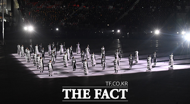 '2018 평창동계올림픽 폐회식'이 25일 오후 8시 강원도 평창 올림픽스타디움에서 열려 17일간의 여정을 마무리하고 대단원의 막을 내리고 있다. /임영무·남윤호기자