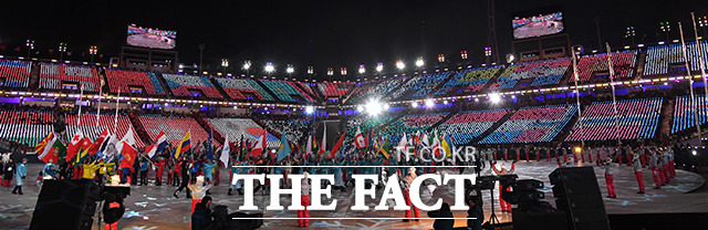 '2018 평창동계올림픽 폐회식'이 25일 오후 8시 강원도 평창 올림픽스타디움에서 열려 17일간의 여정을 마무리하고 대단원의 막을 내리고 있다. /평창=임영무·남윤호기자