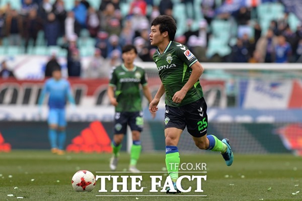  오는 28일(토)과 29일(일)에 벌어지는 국내프로축구 K리그1 6경기와 일본 J리그 8경기 등 총 14경기를 대상으로 한 축구토토 승무패 21회차에서 국내 축구팬 대다수는 전북이 대구를 상대로 압도적인 경기를 펼칠 것으로 예상했다./더팩트DB