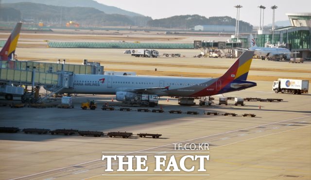 아시아나항공은 올해 2분기 매출액에서 창사 이후 2분기 역대 가장 높은 1조6429억 원을 기록했다고 8일 밝혔다. /더팩트 DB