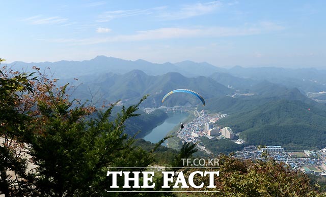 기상청에 따르면 오늘(11일) 맑고 쾌청하나 낮과 밤의 기온 차가 큰 일교차에 주의해야하며 건강관리에 신경을 써야겠다. /더팩트 DB