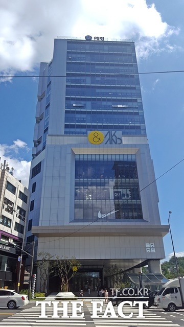 애경산업이 31일 역대 3분기 중 최대 실적을 기록해 전년 동기 대비 매출액 10.9%, 영업이익 49.9% 성장했다고 밝혔다. 사진은 홍대입구역 근처에 있는 애경산업 신사옥. /더팩트DB