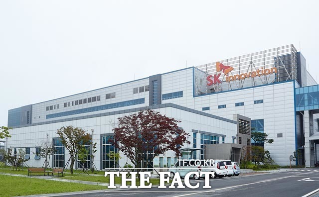 SK이노베이션이 2일 공시를 통해 올해 3분기 매출과 영업이익이 각각 14조9587억 원, 8359억 원을 기록했다고 발표했다. /더팩트DB