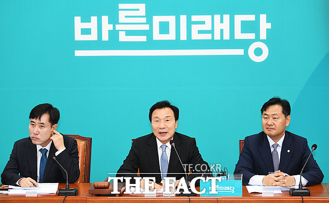최근 바른미래당에 '바미하다'라는 새로운 신조어가 생겼다. 최고위원회의에서 모두발언 하는 손학규 대표(가운데)와 김관영 원내대표(오른쪽), 하태경 최고위원(왼쪽)의 모습./더팩트 DB